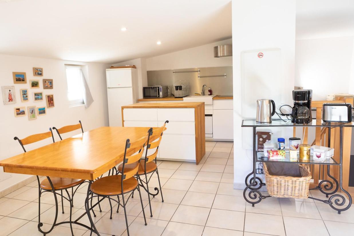 Appartement Spacieux Rochereau L'Isle-sur-la-Sorgue Exterior photo
